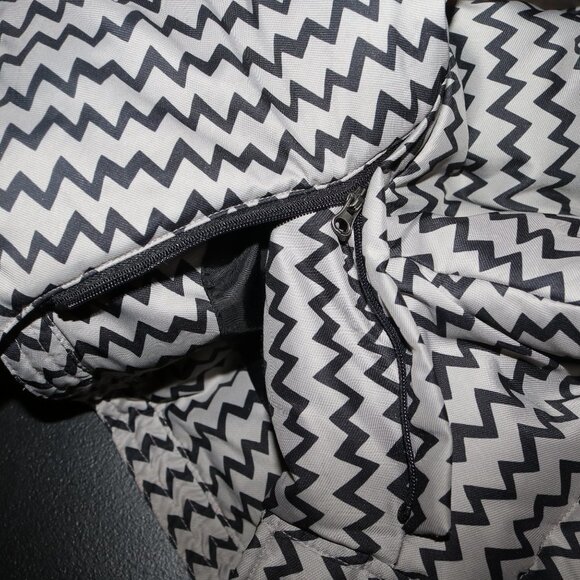 ToTo Heros kids puffer jacket 130 or size medium - Picture 6 of 16